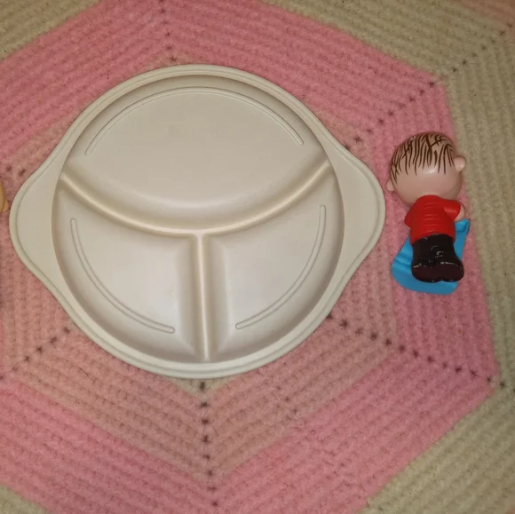 Charlie Brown Halloween plate with bonus figures - Picture 4 of 5